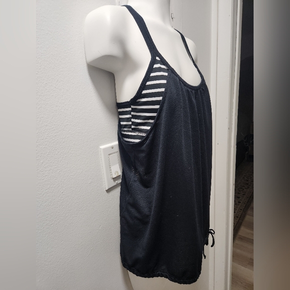 LULULEMON built-in bra tank - Picture 2 of 3